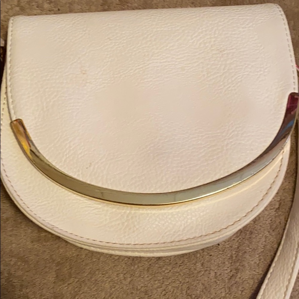 Crossbag barely used because of the little space